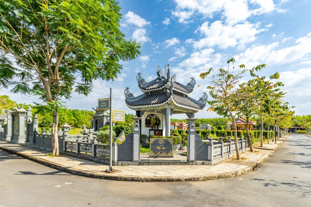 Chăm sóc mộ phần