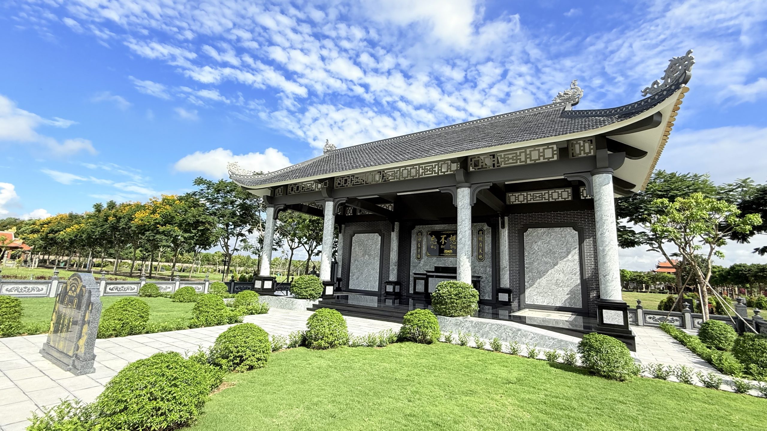 Tảo mộ không chỉ là nghi lễ: Đó là sợi dây kết nối tâm linh giữa các thế hệ